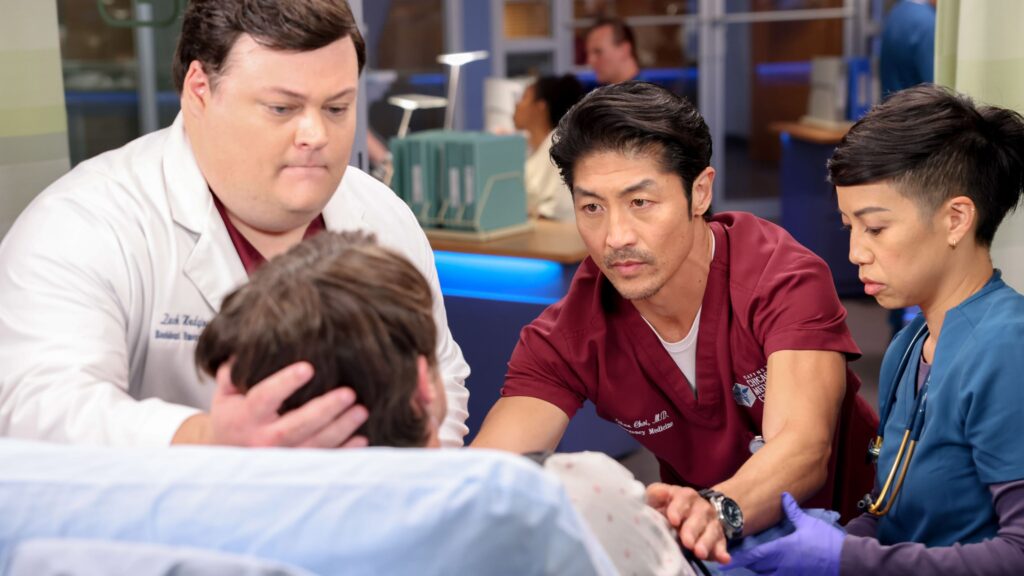 regardez chicago med en streaming en direct et en replay. suivez les aventures palpitantes des médecins et infirmiers dans cet hôpital de chicago.
